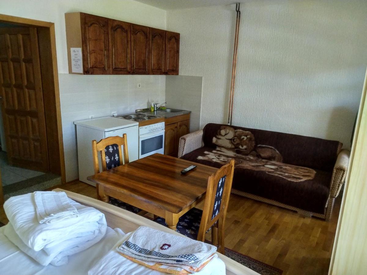 Apartments And Rooms Vicko Brzece Exterior photo