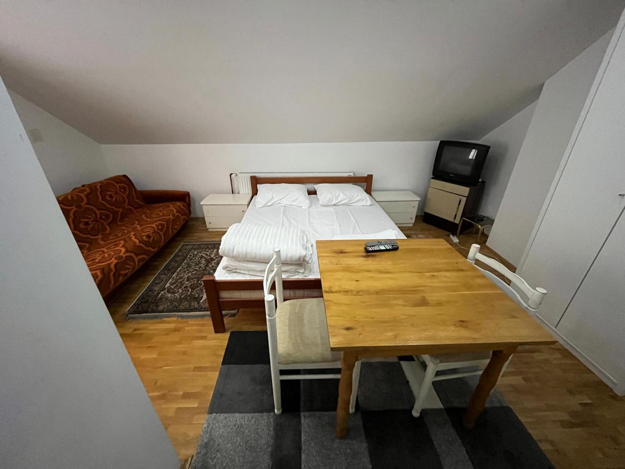 Apartments And Rooms Vicko Brzece Exterior photo