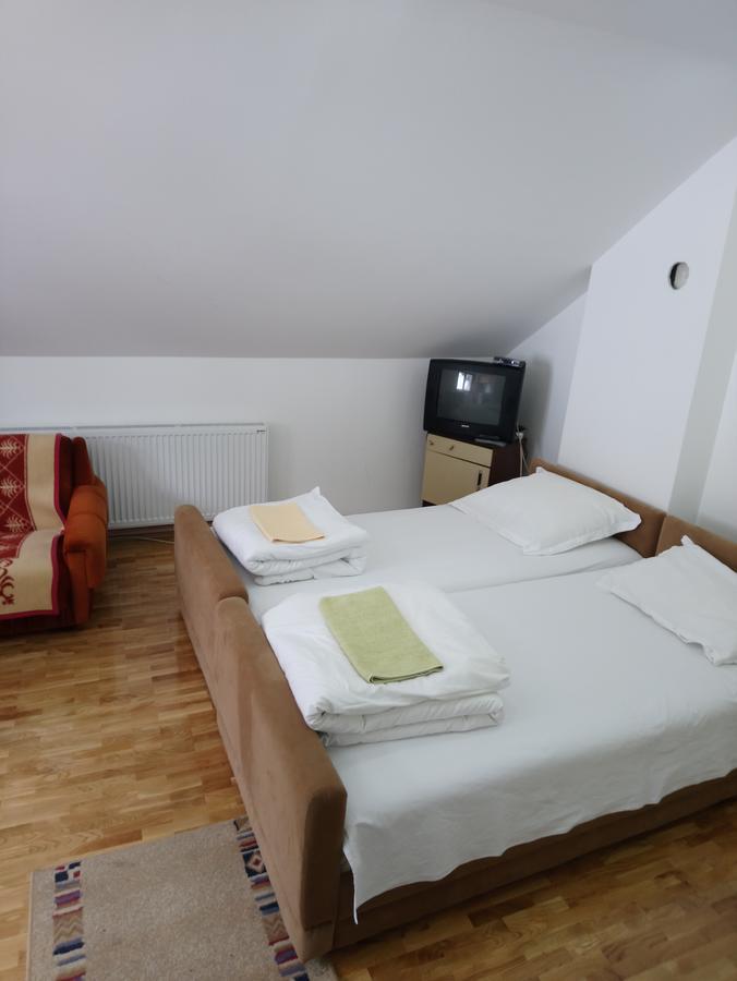 Apartments And Rooms Vicko Brzece Exterior photo